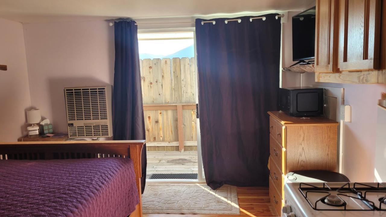 Angel Cottage With A Sauna Or The Cozy With A Jacuzzi Tub, Both Are Studios With A View Of Mount Shasta Exteriör bild