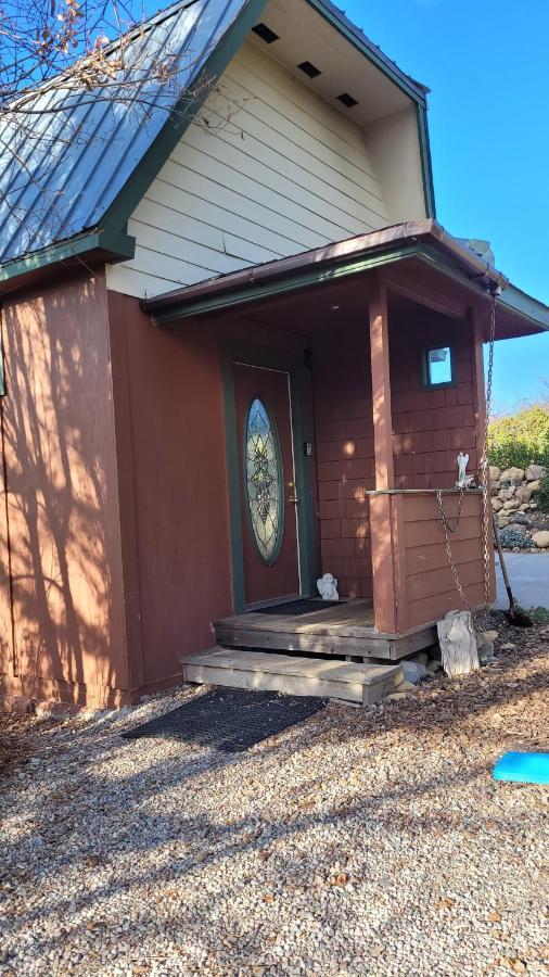 Angel Cottage With A Sauna Or The Cozy With A Jacuzzi Tub, Both Are Studios With A View Of Mount Shasta Exteriör bild