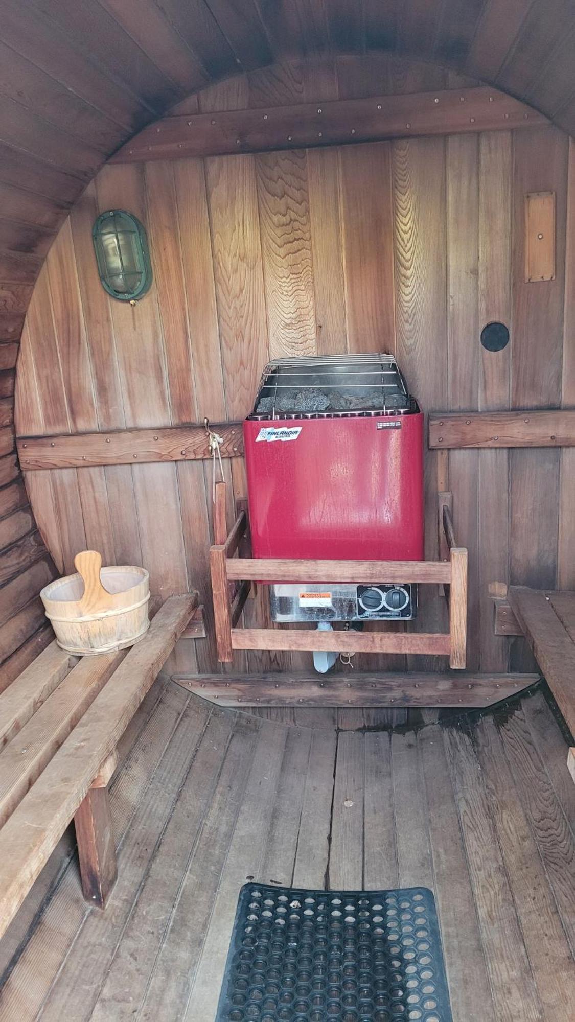 Angel Cottage With A Sauna Or The Cozy With A Jacuzzi Tub, Both Are Studios With A View Of Mount Shasta Rum bild